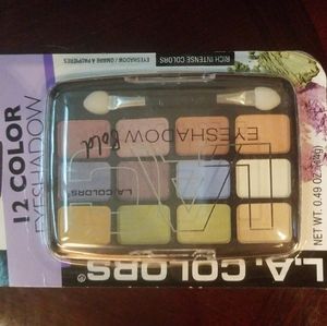 NWT- Eyeshadow Palette**FREE GIFT** JUST ADD TO BUNDLE